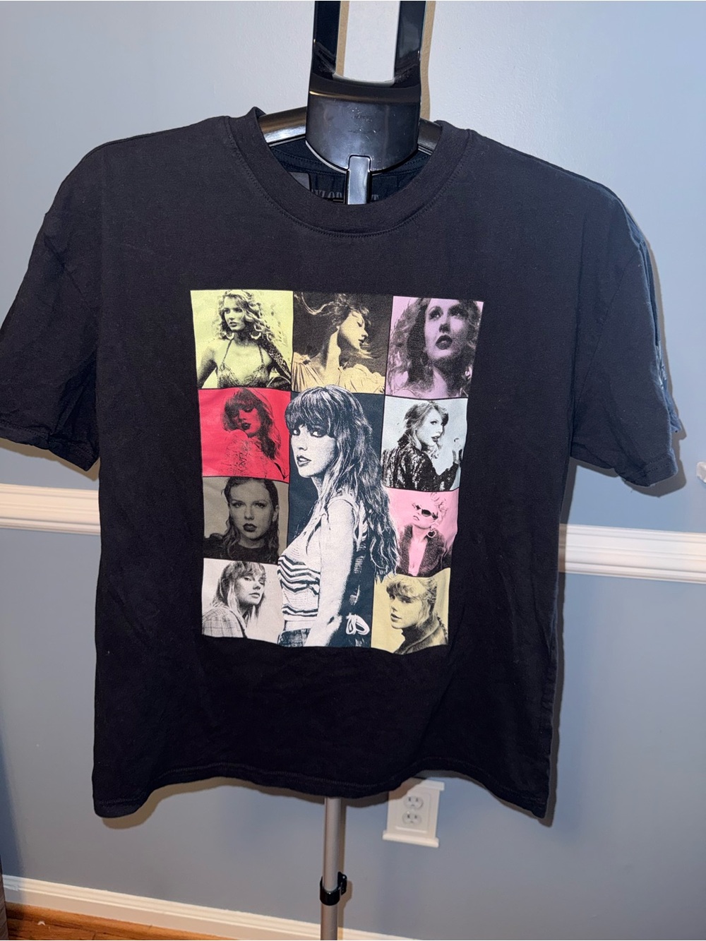 Taylor Swift The Eras Tour Official Black Graphic T-Shirt | Size Small 🎸